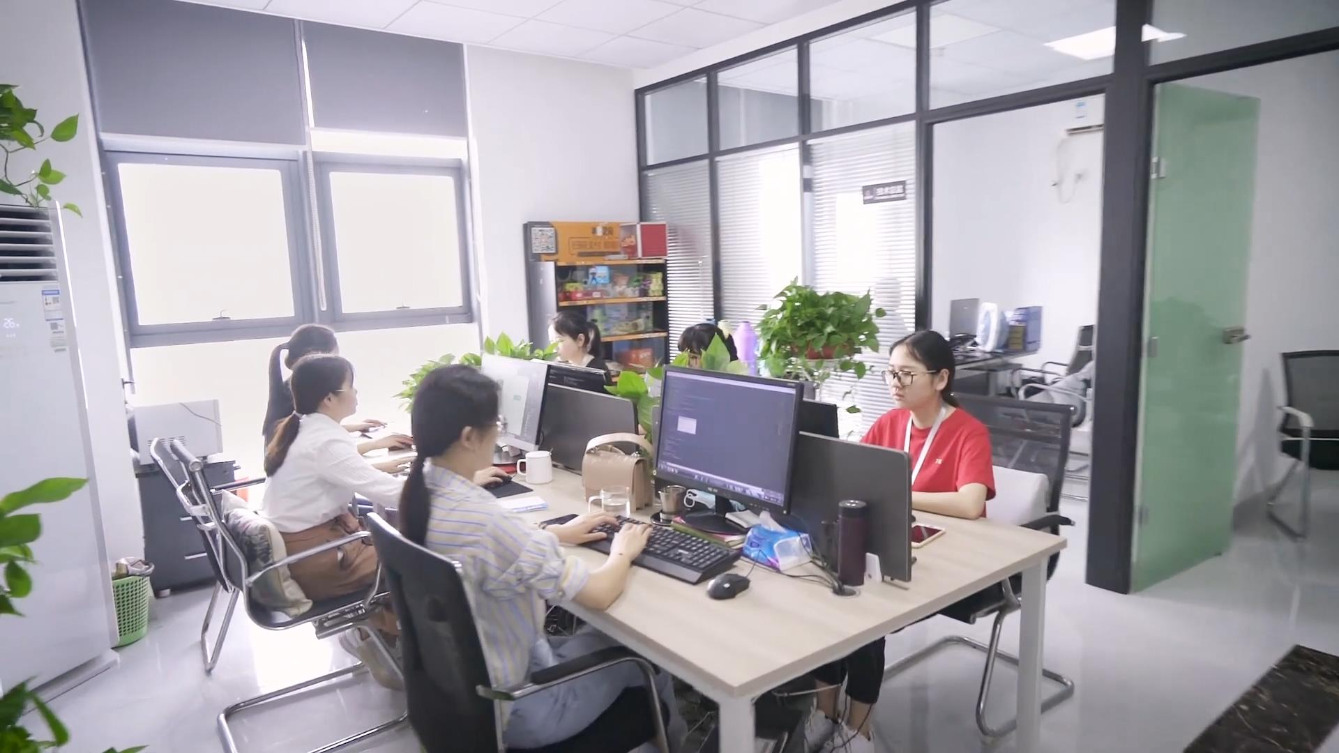 新黄金城hjc222网站建设怎么做更专业？本地企业建站避坑与实操指南